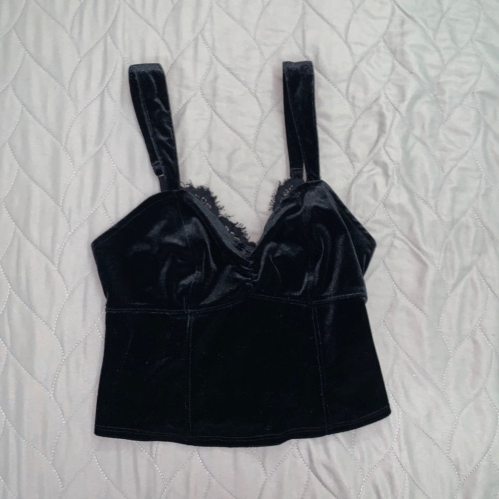 ❌SOLD❌Cropped velvet cami